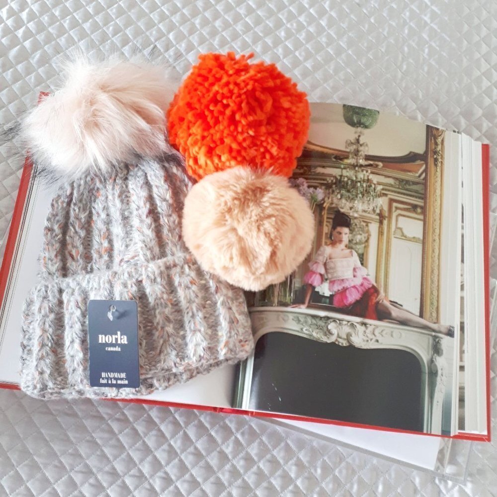 NIB / NWT Norla multicolour beanie hat 3 pom pom box set